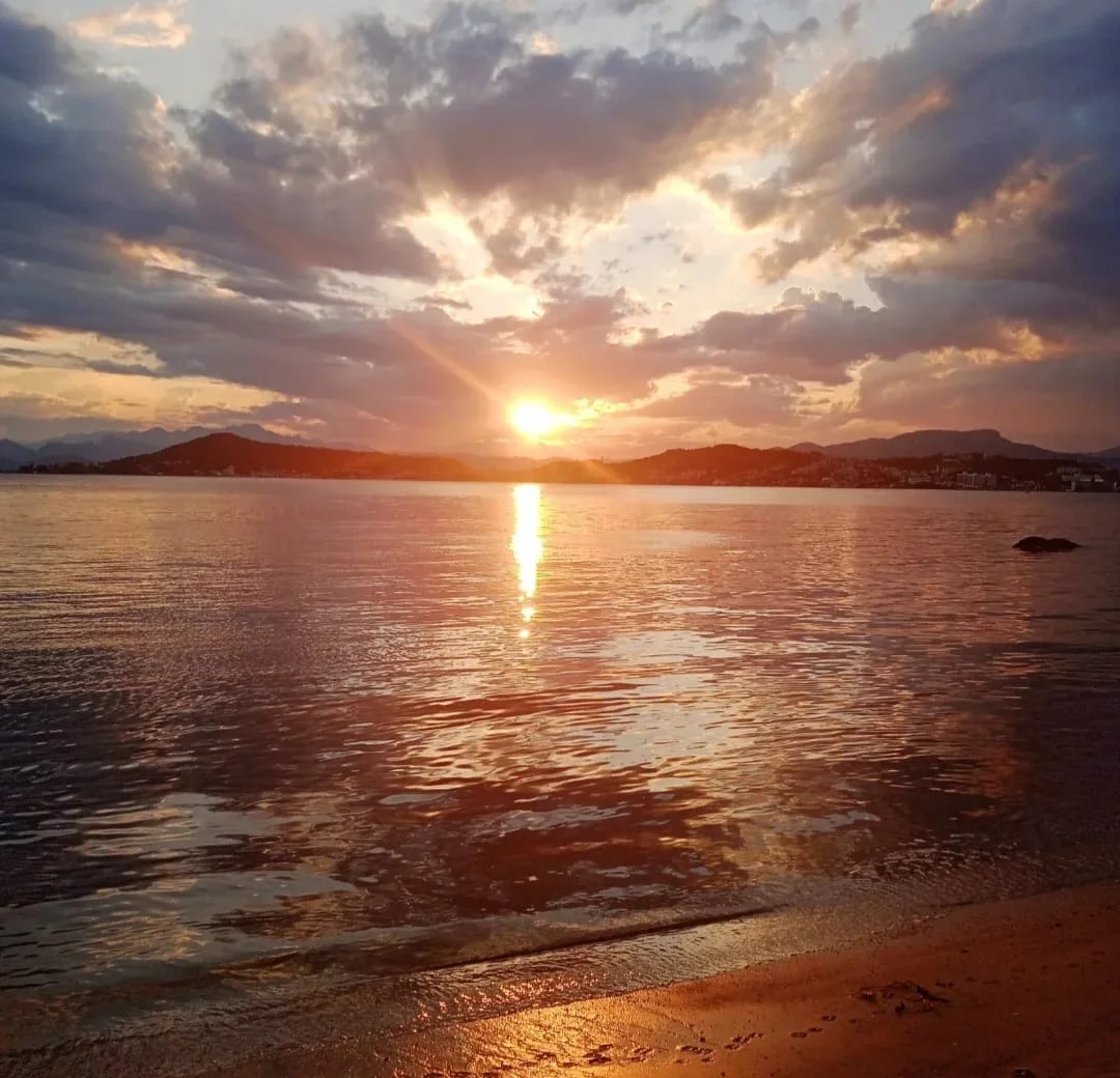 Amanhecer na baía — Praia de Bom Abrigo, Florianópolis